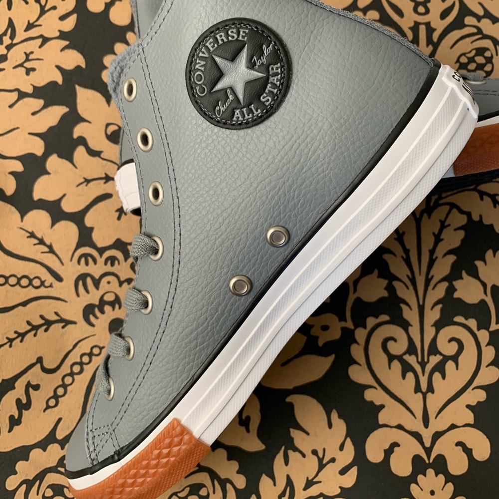 Converse Leather Chucks High Top Sz 7 Women